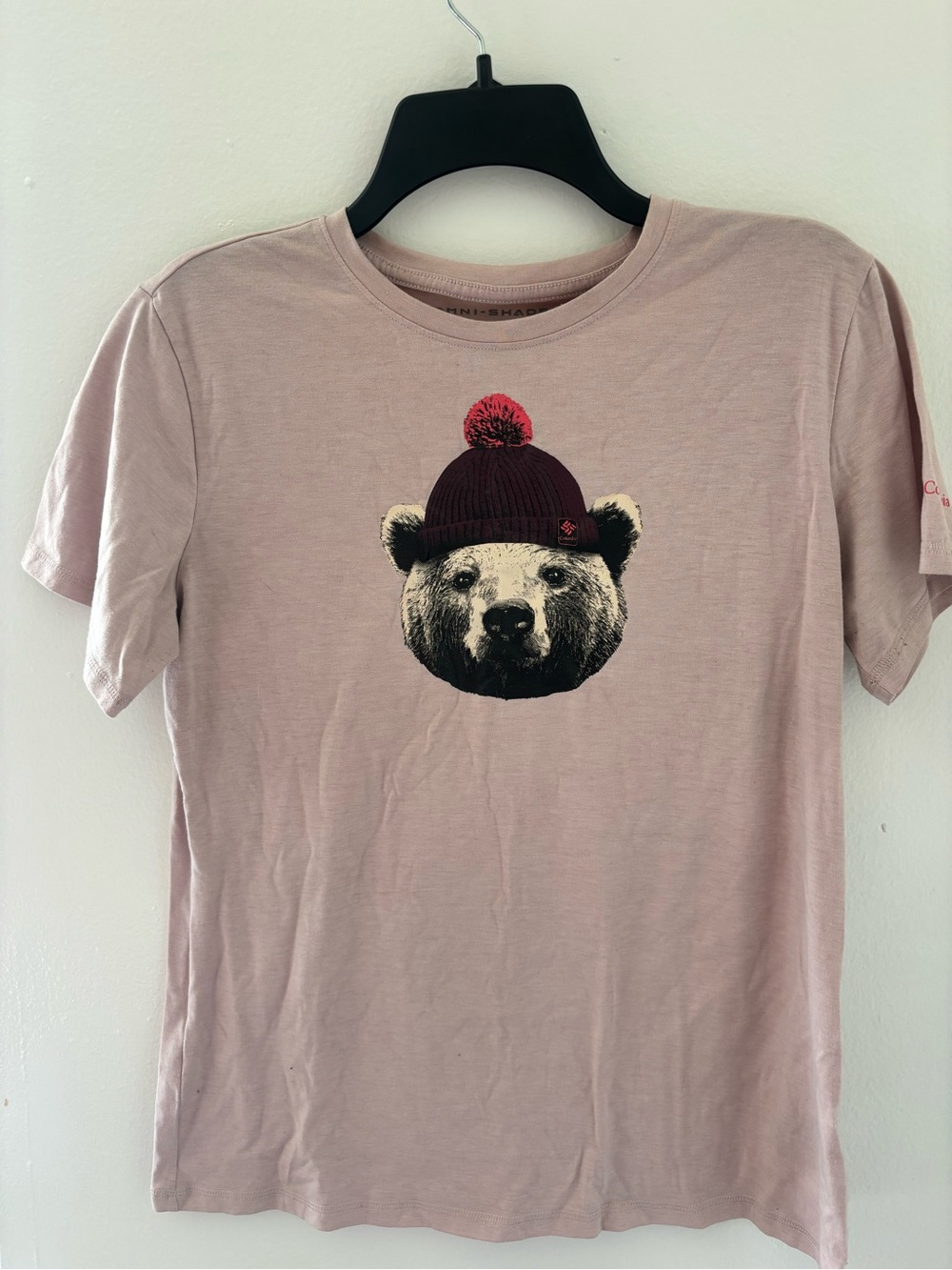 Columbia Dusty Rose Short-Sleeve Bear Graphic Tee with Burgundy Hat